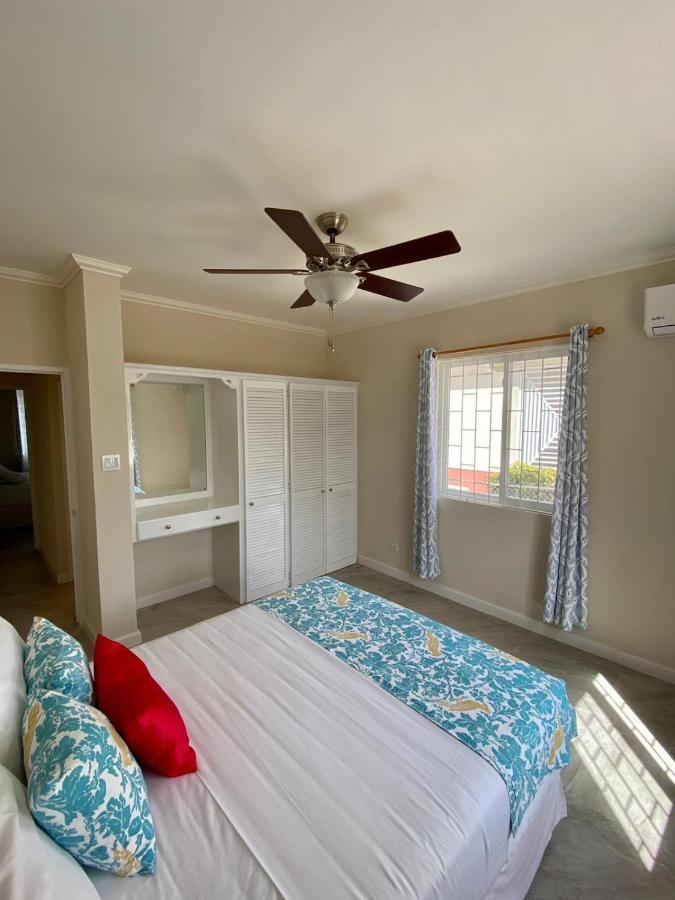 Ixoras Beach Apartments Saint Peter Esterno foto