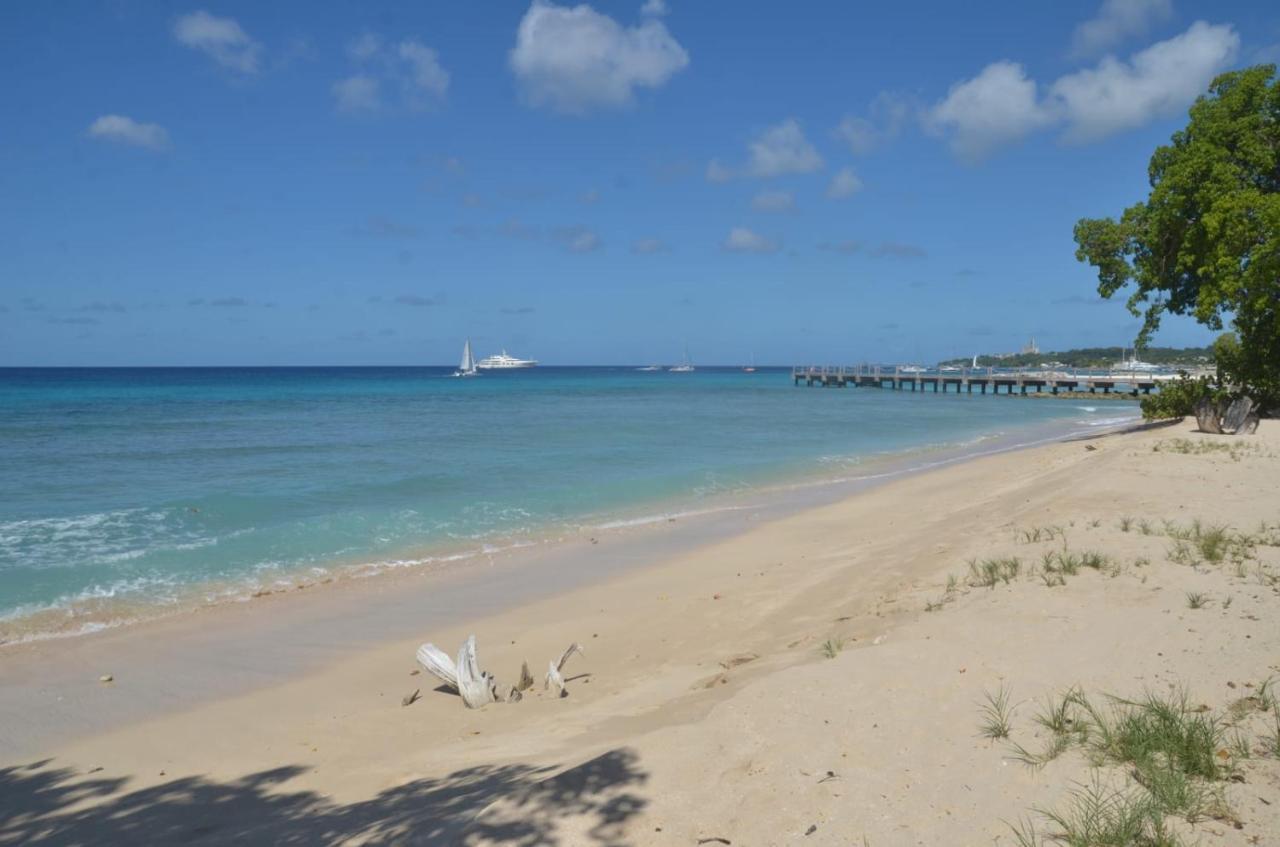 Ixoras Beach Apartments Saint Peter Esterno foto